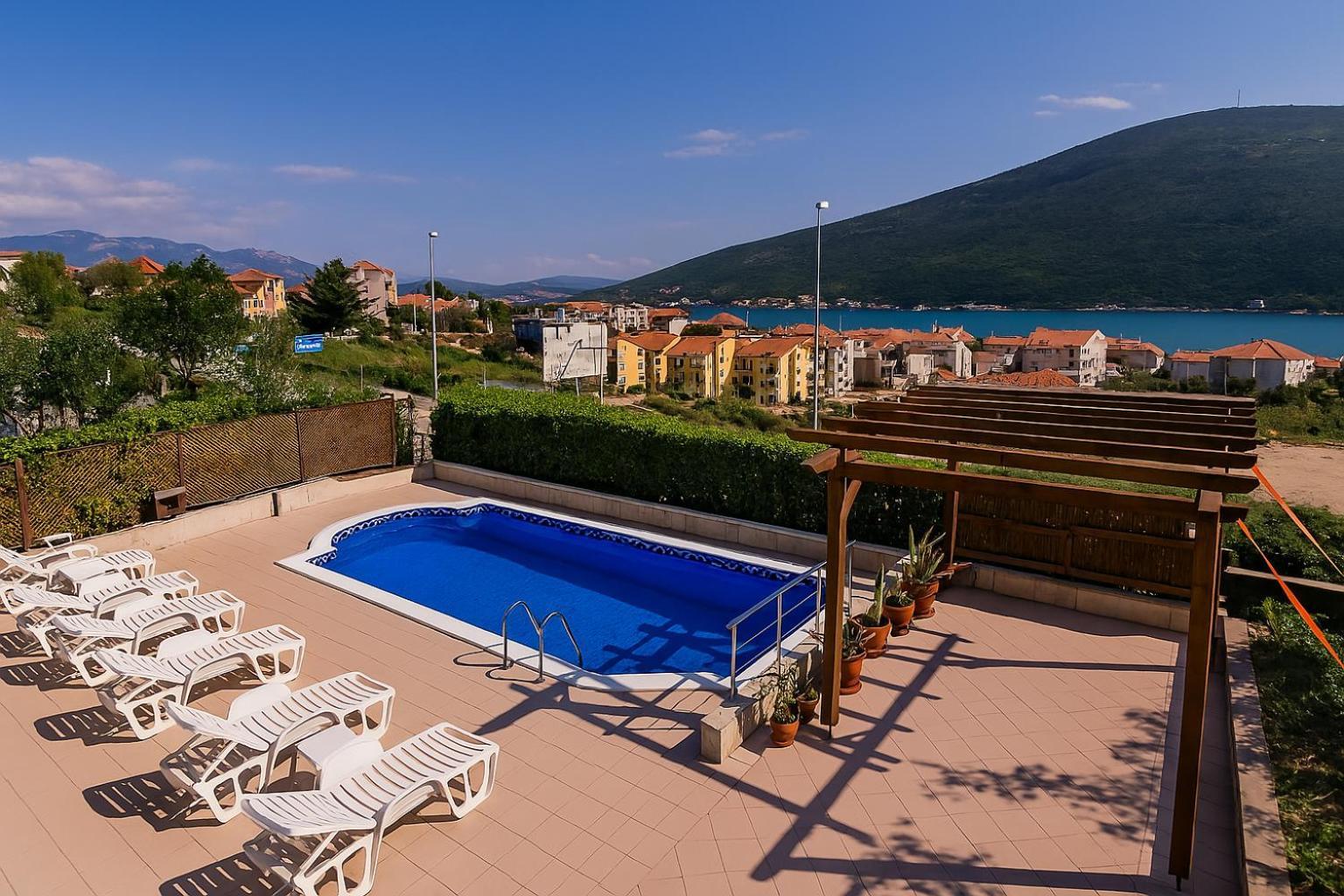 Villa Sea-N-Sun, 7 Bedrooms & Pool, Nearby Portonovi Marina. Ðenovići エクステリア 写真